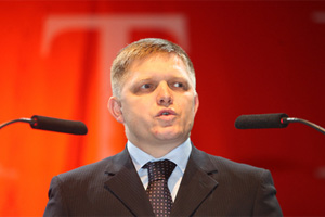 Robert Fico, premi�r Slovenskej republiky po�as snemu Smer-SD v Nitre 2008. Sn�mka HN / �tefan Lakti�