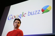 spoluzakladatel Googlu Sergej Brin představuje novou službu Google Buzz
