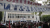 Demonstranti p�ed budovou st�tn� televize ERT v At�n�ch.