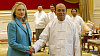 Hillary Clintonov s barmskm prezidentem Thein Seinem