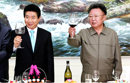 Ro Mu-hjon byl druhm jihokorejskm presidentem, kter navtvil Pchjongjang - jen 2007 (Foto: Korea Times)