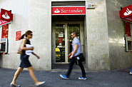 Banco Santander sice sídlí ve Španělsku, ale 88 procent peněz vydělává v zahraničí. Banco Santander sídlí ve Španělsku