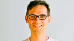 Miroslav Srnka je v zahrani�� ��dan� skladatel. Dost�v� zak�zky od evropsk�ch oper, nap��klad Bavorsk� st�tn� opery v Mnichov� �i Semperovy opery v Dr��anech.