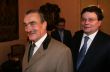 Nový ministr zahraničních věcí Karel Schwarzenberg a odstupující ministr Alexandr Vondra, leden 2007.