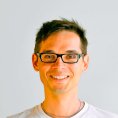 Miroslav Srnka je v zahraničí žádaný skladatel. Dostává zakázky od evropských oper, například Bavorské státní opery v Mnichově či Semperovy opery v Drážďanech.