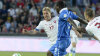 Tom� H�bschman a Mario Balotelli v souboji o m��