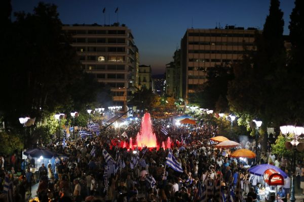 ecké námstí Syntagma slaví referendum.