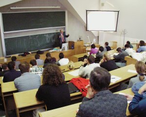 Přednáška na VŠ. Aula vysoké školy - ilustrační foto