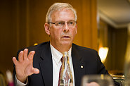 Viceprezident spole�nosti Eaton Lennart Jonsson
