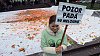 Studenti UK vyhodili z oken na protest proti reformě 90 melounů.