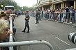 Policie tentokrát zatarasila prostor v ulici, aby zde lidé nemohli protestovat