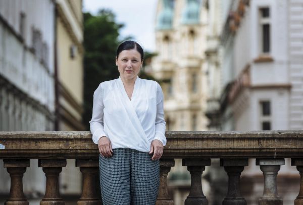 "Mo�n&aacute; se te� l&aacute;me chleba a&nbsp;nen&iacute; vhodn&aacute; doba na st&aacute;n&iacute; n�kde opod&aacute;l," upozor�uje �esk&aacute; eurokomisa�ka V�ra Jourov&aacute;.