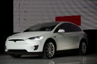 Tesla pedstavila nov Model X - eln pohled