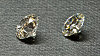 Diamant (vlevo) a n�hra�ka zvan� moissanit nejsou na prvn� pohled k rozezn�n�.