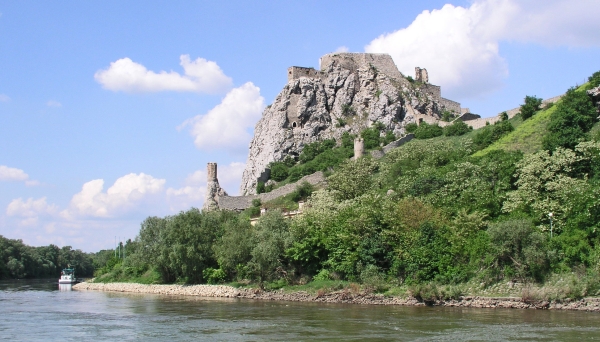 http://img.ihned.cz/attachment.php/180/21731180/eEWcQuBq5d3nS0TzwHARlIG1pNyKFiUs/devin.jpg