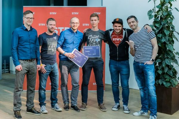 STRV hackathon, Tomáš Baránek (LifeHacky.cz), Oliver Dlouhý (Skypicker), Radim Vaculík, Pavel Synek, Lubo Smid (STRV) a Boris Šebošík (Divano)