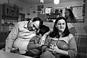 &bdquo;Na�e dcery ch�paly velmi dob�e, �e u n�s to miminko nen� napo��d, �e na svou rodinu teprve �ek�.&ldquo;/foto Karel Cudl�n 