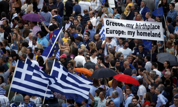 V Aténách se odehrál i proevropský protest.