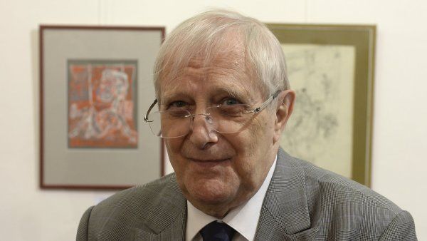 Na domovsk&eacute; sc&eacute;n� divadla Semafor Such&yacute; koncem �&iacute;jna uvede premi&eacute;ru hry Sklen�n&eacute; prkno, kter&aacute; byla kdysi zak&aacute;z&aacute;na.