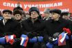 P�ehl�dka historick�ch uniforem a vybaven� na Rud�m n�m�st�.