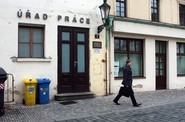 Úřady práce registrují už téměř půl milionu nezaměstnaných. urad_prace_185x122.jpg