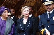 Clintonová během návštěvy Libérie Clintonová během návštěvy Libérie