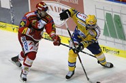 Vladimír Roth (vlevo) v souboji s Petrem Leškou. Vladimír Roth (vlevo) v souboji s Petrem Leškou.