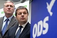 P�edseda ODS Mirek Topol�nek a p�edseda poslaneck�ho klubu strany Petr Tlucho�