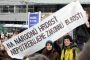 Vlasteneck� z�kon sa �udom nep��i. Vy�li do ul�c. Sn�mka: TASR - �tefan Pu�k�