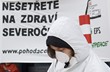 Aktivist� Greenpeace demonstrovali p�ed centr�lou �EZ proti modernizaci elektr�rny Prun��ov.