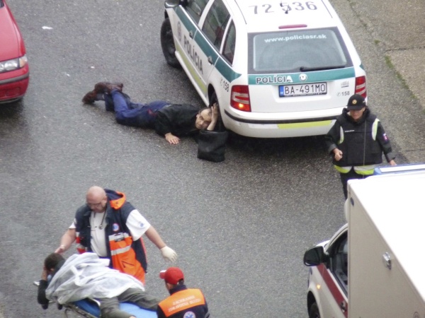 Streľba v Devínskej Novej Vsi. Foto: Reuters Streľba v Devínskej Novej Vsi. Foto: Reuters