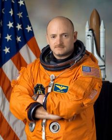 Velitel raketopl nu Endeavour Mark Kelly