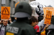 Demonstrace p�ed Evropskou centr�ln� bankou ve Frankfurtu