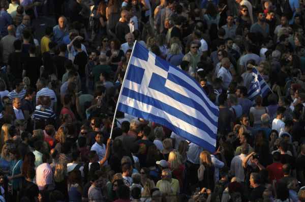Protestující pøi pondìlní demonstraci v Aténách.