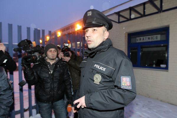 Mluv�� pra�sk� policie Tom� Hulan informuje novin��e o smrti Luk�e P�ibyla