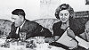 Hitler a Braunov� spolu �ili v utajen�, vzali se teprve p�r hodin p�ed sebevra�dou