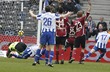 Hr��i Herty sleduj� raduj�c� se fotbalisty Norimberku.