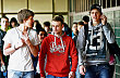 Ředitel školy Jiří Škrábal říká, že studenti si sice stěžovali, že se pod dohledem policistů cítí jako v kriminále, ale rodiče jsou spokojeni. Studenti, ilustrační foto