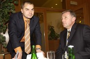 Premiér Mirek Topolánek požádal svého přítele a poradce Marka Dalíka o pomoc v kauze přeběhlého poslance ČSSD Petra Wolfa. Premiér Mirek Topolánek požádal svého přítele a poradce Marka Dalíka o pomoc v kauze přeběhlého poslance ČSSD Petra Wolfa.