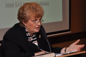 Helena Barancov�. Predn�aj�ca na konferencii Pracovn� pr�vo 2009. Sn�mka: Franti�ek Zboray