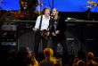 Paul McCartney a Ringo Starr na charitativn�m koncert� v New Yorku