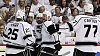 Hokejisté Los Angeles se radují z postupu do finále Stanley Cupu. Zády střelec rozhodující branky na 4:3 proti Phoenixu v prodloužení Dustin Penner. Radost hokejistů Los Angeles