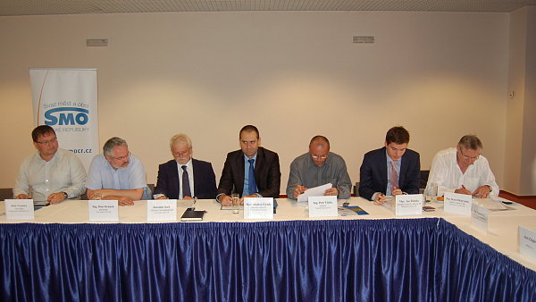 Z dne�n�ho kulat�ho stolu k problematice hazardu, uspo��dan�ho Svazem m�st a obc� �R.