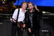 Paul McCartney a Ringo Starr na charitativn�m koncert� v New Yorku