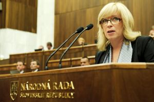 Premi�rka Iveta Radi�ov� po�as pr�hovoru pred hlasovan�m o Programovom vyhl�sen� vl�dy SR. Sn�mka: TASR/Hal�sz