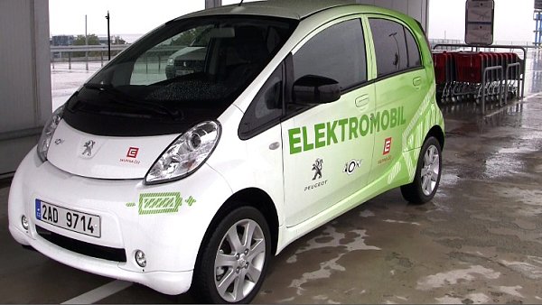N Nedílnou součástí práce UEM bude propagace elektromobility v ČR