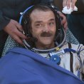 Chris Hadfield, kter� jako prvn� Kana�an velel pos�dce Mezin�rodn� vesm�rn� stanice, z�ejm� p�ijde a� o 40 procent svalov� hmoty.