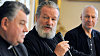 Kardin�l Duka, metropolita Kry�tof a re�is�r Nikolaev na st�ede�n� tiskov� konferenci.