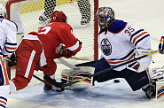 Jedna z �anc� Detroitu v utk�n� s Edmontonem.