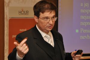 �ubo� Pavelka. Predn�aj�ci na konferencii Pracovn� pr�vo 2009. Sn�mka: Franti�ek Zboray